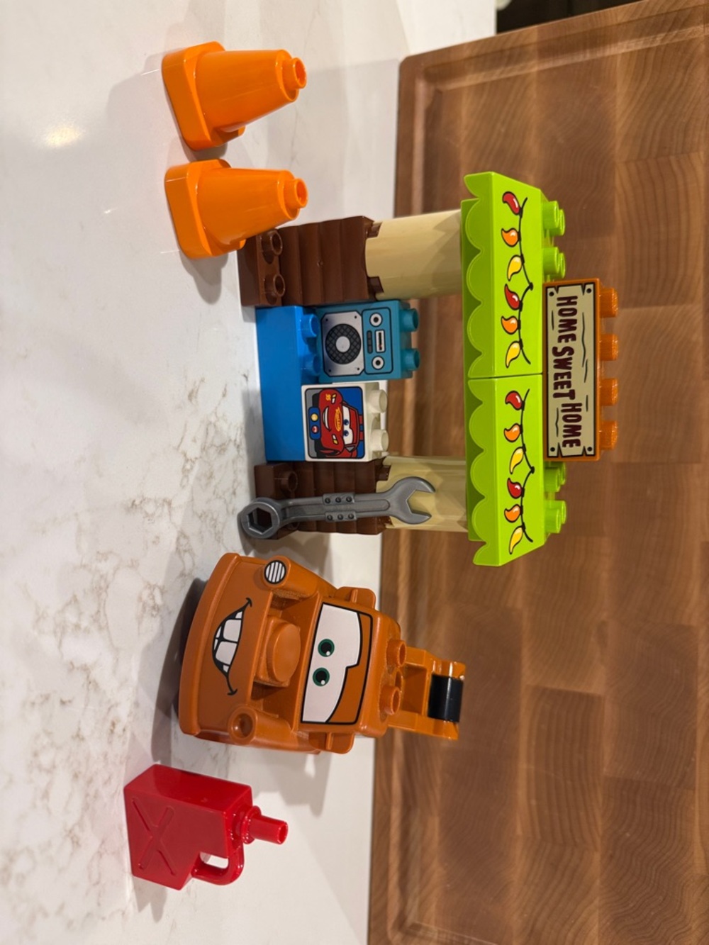 LEGO Duplo 10856 Mater’s Shed - Picture 2 of 10